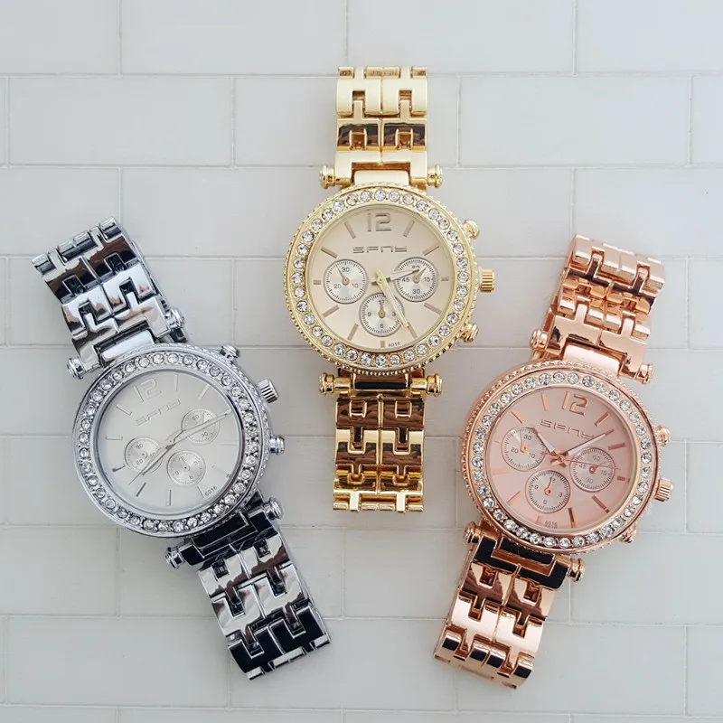 2016 New Coming Gold High-Polished Bracelet Women Quartz Watch,Creative Design Rhinestone Bezel Female Alloy Watch
2016 New Coming Gold High-Polished Bracelet Women Quartz Watch,Creative Design Rhinestone Bezel Female Alloy Watch
