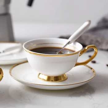 High-grade gold bone china coffee cup European tea set Ceramic afternoon tea set Red Tea Cup Couple Cup Saucer Spoon 
High-grade gold bone china coffee cup European tea set Ceramic afternoon tea set Red Tea Cup Couple Cup Saucer Spoon