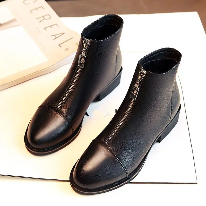 European style contracted Tide Girl Boots Woman British Style Rivet Boots Martin Boots Autumn Winter 2019 New High-heeled Shoes
European style contracted Tide Girl Boots Woman British Style Rivet Boots Martin Boots Autumn Winter 2019 New High-heeled Shoes