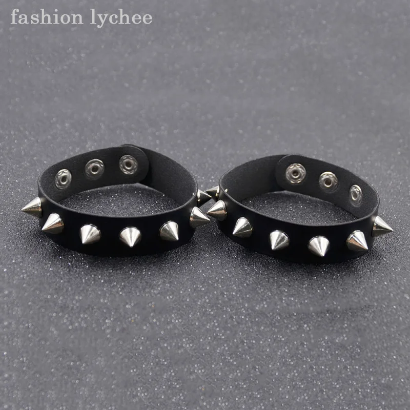fashion lychee 2pcs Unisex Punk Rock Bracelet Silver Spike Rivet Cone Black Artificial Leather Rope Cuff Wristband
fashion lychee 2pcs Unisex Punk Rock Bracelet Silver Spike Rivet Cone Black Artificial Leather Rope Cuff Wristband