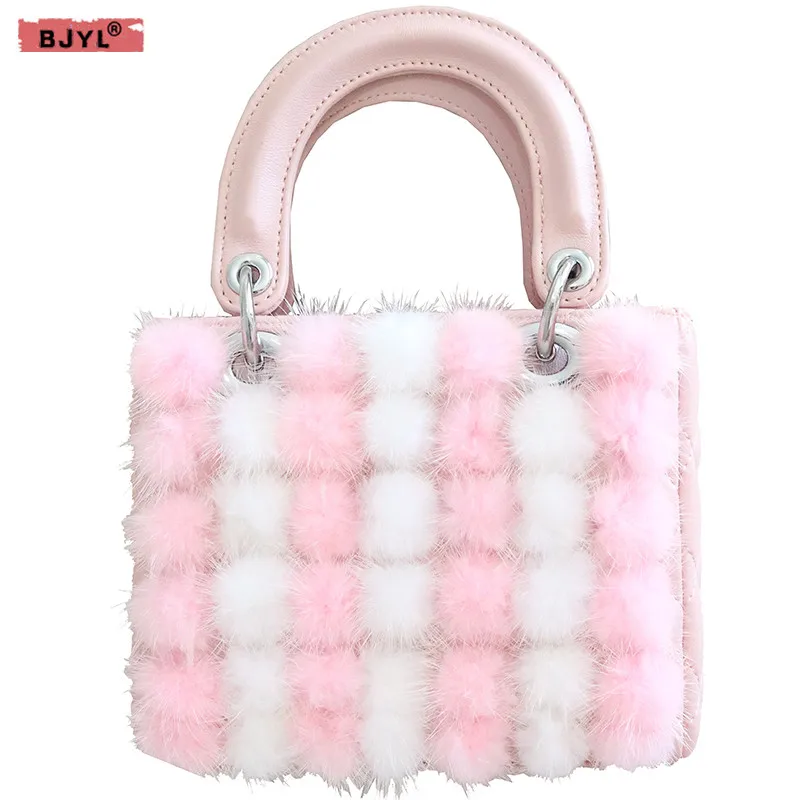 BJYL Luxury fashion women handbags new wave female Korean version of the mink fur ball rhinestone shoulder Messenger diamond bag
BJYL Luxury fashion women handbags new wave female Korean version of the mink fur ball rhinestone shoulder Messenger diamond bag