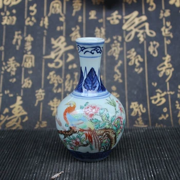 Jingdezhen antique Qianlong blue and white porcelain vase, enamel, deer, crane, flower vase, small neck, small porcelain vase
Jingdezhen antique Qianlong blue and white porcelain vase, enamel, deer, crane, flower vase, small neck, small porcelain vase