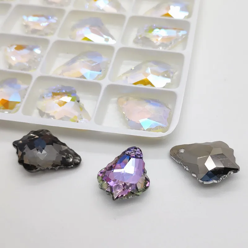 Crystal from 6090# Baroque Maple Leaf Shape Pendant K9 Glass Rhinestone loose beads for DIY jewelry making
Crystal from 6090# Baroque Maple Leaf Shape Pendant K9 Glass Rhinestone loose beads for DIY jewelry making