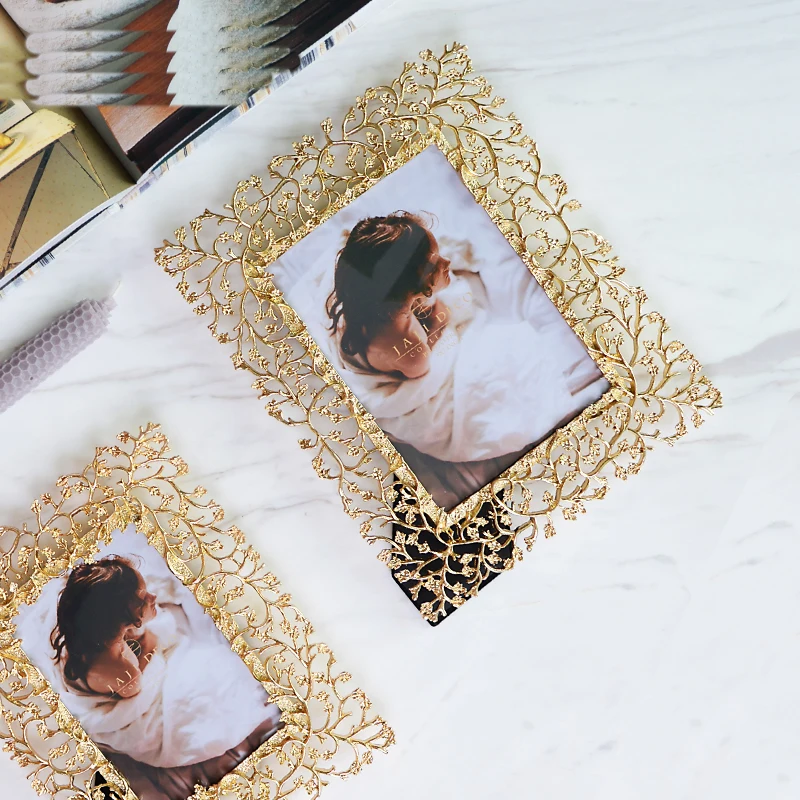 Classic luxury gold relief painting flower style photo frame Exquisite art living decoration gold photo frame
Classic luxury gold relief painting flower style photo frame Exquisite art living decoration gold photo frame