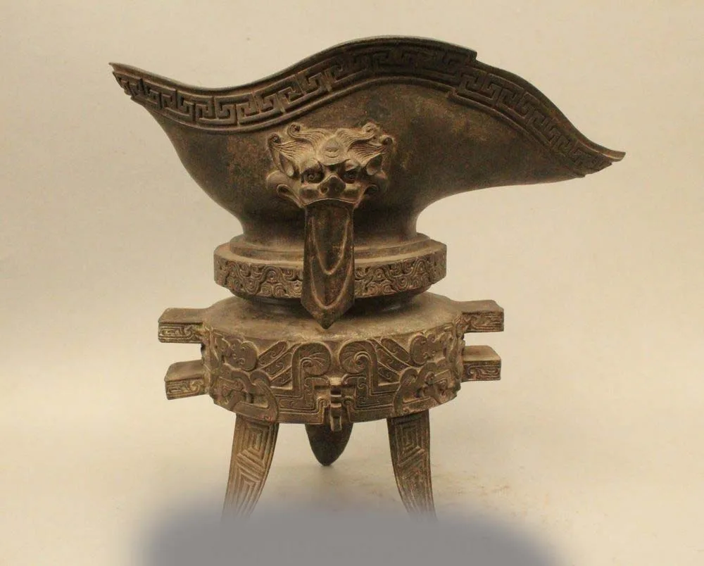 12"China Chinese Dynasty Palace Bronze emperor 3 Legs Dragon Head Wine Cup Goble
12"China Chinese Dynasty Palace Bronze emperor 3 Legs Dragon Head Wine Cup Goble