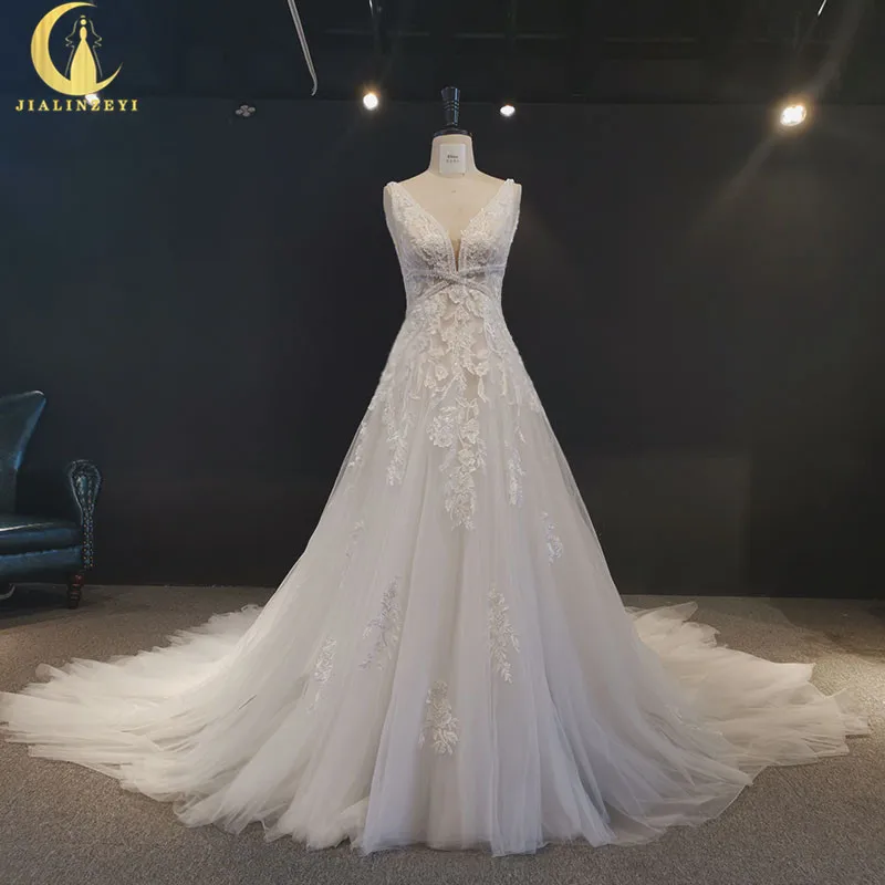 2019 Rhine Red Pictures Deep V Neck Sexy Lace Appliques V Back Long Train Zuhair Murad Bridal Wedding dresses
2019 Rhine Red Pictures Deep V Neck Sexy Lace Appliques V Back Long Train Zuhair Murad Bridal Wedding dresses