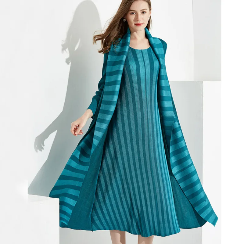 LANMREM 2019 Autumn New Casual Fashion Women Loose Plus Striped Fake Two-piece Round Neck Long-sleeved Pleated Dress TC867
LANMREM 2019 Autumn New Casual Fashion Women Loose Plus Striped Fake Two-piece Round Neck Long-sleeved Pleated Dress TC867