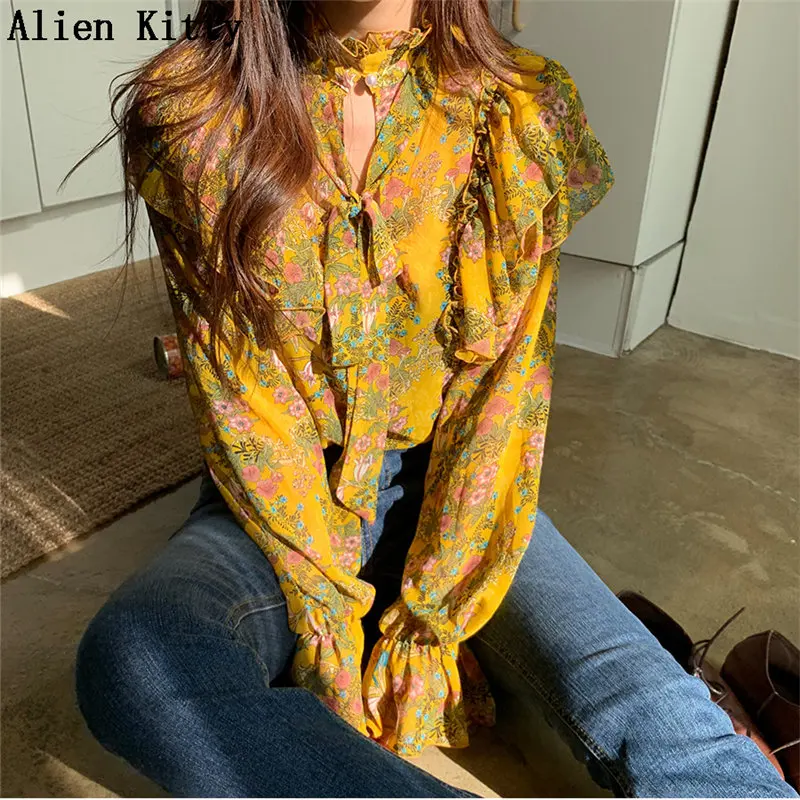 Alien Kitty 2019 Vintage Female Ruffles Print Floral All-Match Flare Sleeves O-Neck Fashion Free Bow Casual Sweet Yellow Shirt
Alien Kitty 2019 Vintage Female Ruffles Print Floral All-Match Flare Sleeves O-Neck Fashion Free Bow Casual Sweet Yellow Shirt