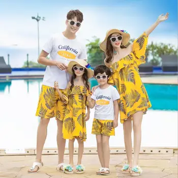 Holiday Family Matching Outfits Off Shoulder Mother and Daughter Dresses Mommy and Me Clothes Dad Son Clothing Sets Summer Look
Holiday Family Matching Outfits Off Shoulder Mother and Daughter Dresses Mommy and Me Clothes Dad Son Clothing Sets Summer Look