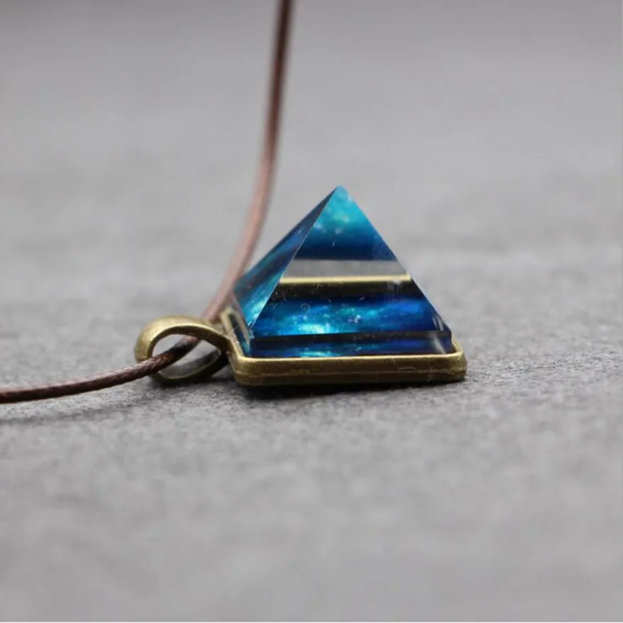 High Quality Glowing Crystal Glow in the Dark Pyramid Pendant Outer Space Star Dust Necklace Triangle Geometric Magic Necklace
High Quality Glowing Crystal Glow in the Dark Pyramid Pendant Outer Space Star Dust Necklace Triangle Geometric Magic Necklace