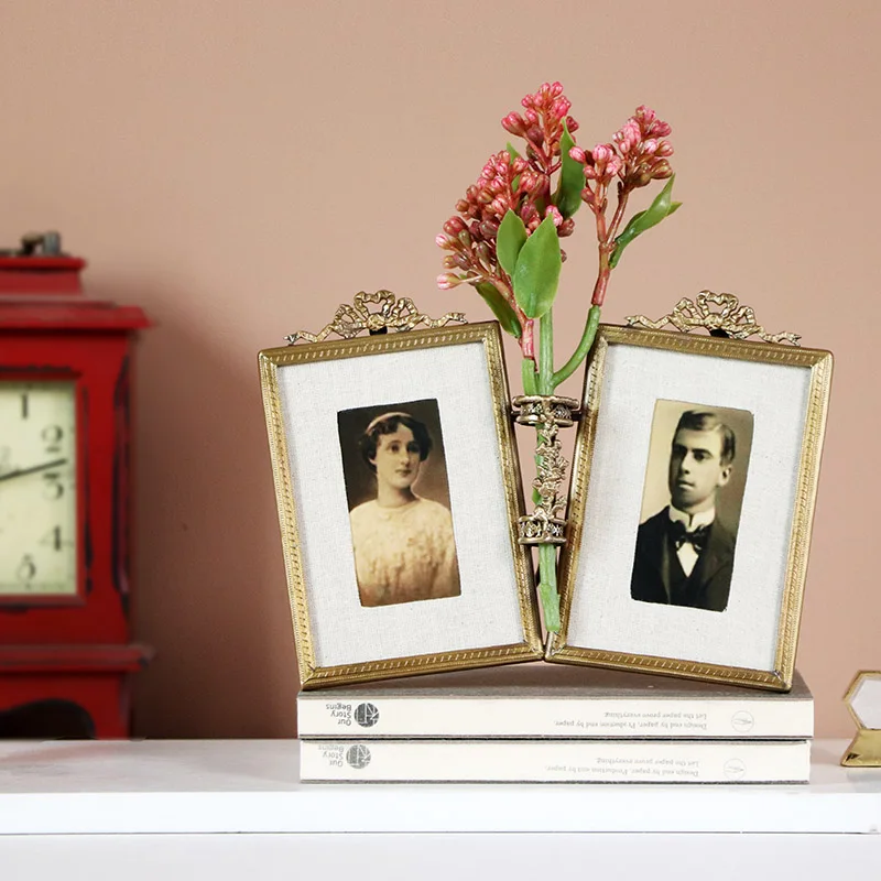 European handmade vintage old double frame photo frame nostalgic style pure copper flower insert process photo frame 
European handmade vintage old double frame photo frame nostalgic style pure copper flower insert process photo frame