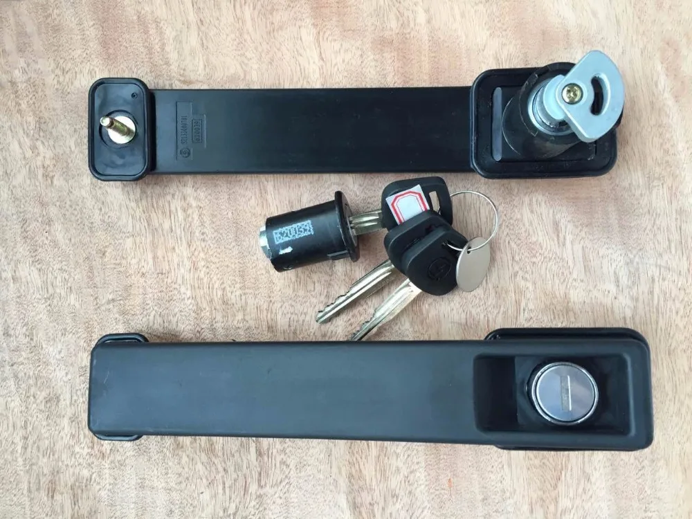 1Pair (2pcs) SHACMAN Delong Truck Spare Parts Outer handle assembly SZ133000701 / 81.97100.6098
1Pair (2pcs) SHACMAN Delong Truck Spare Parts Outer handle assembly SZ133000701 / 81.97100.6098