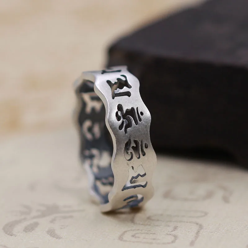 Thai silver do the old hollow six words mantra ring men and women ring safe evil spirits Buddhist silver ring
Thai silver do the old hollow six words mantra ring men and women ring safe evil spirits Buddhist silver ring