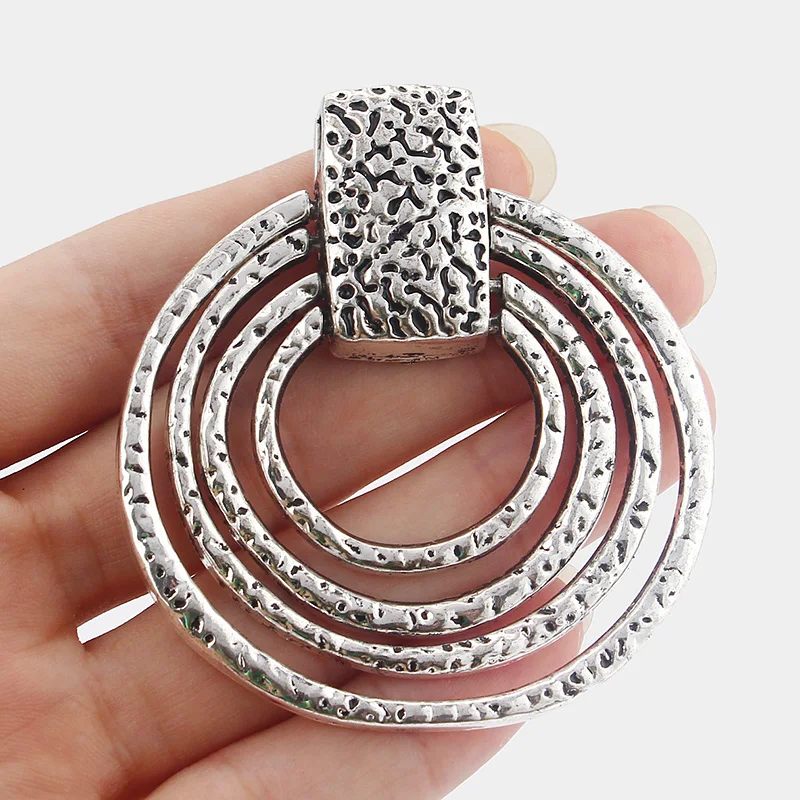 2PCS Antique Silver Large Personalized Hammered 4 Circles Rings Charms Pendants for DIY Jewelry Making Findings 67x63mm
2PCS Antique Silver Large Personalized Hammered 4 Circles Rings Charms Pendants for DIY Jewelry Making Findings 67x63mm