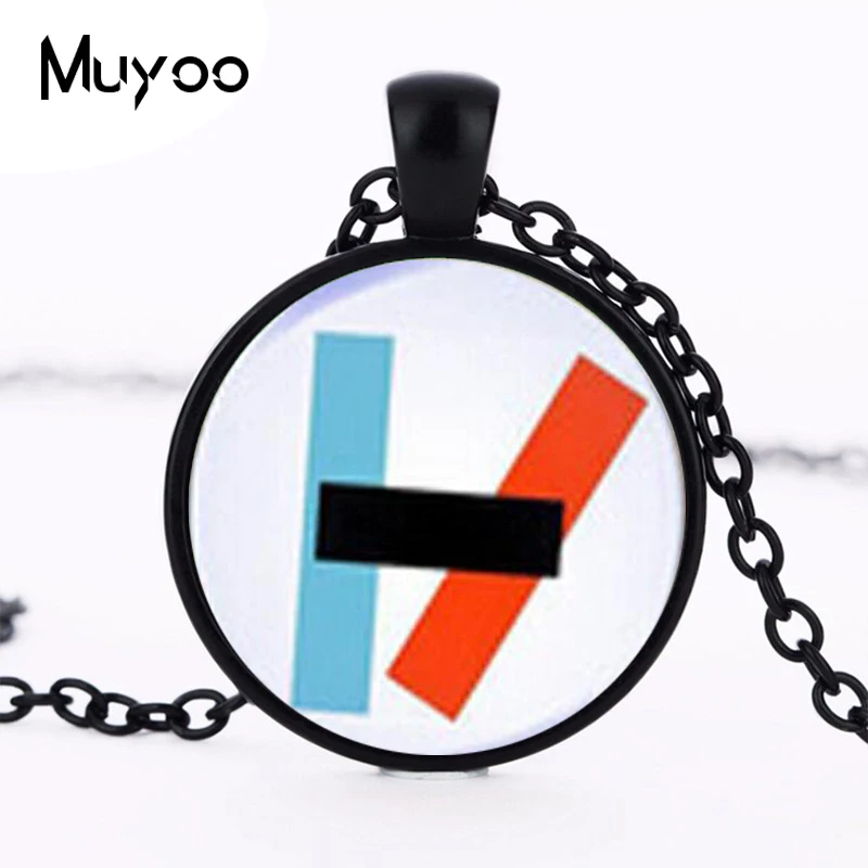 2017 New Twenty One Pilots Alternative Band Blurryface Microphone Necklace Glass Cabochon Necklace Women mens Chain HZ1
2017 New Twenty One Pilots Alternative Band Blurryface Microphone Necklace Glass Cabochon Necklace Women mens Chain HZ1