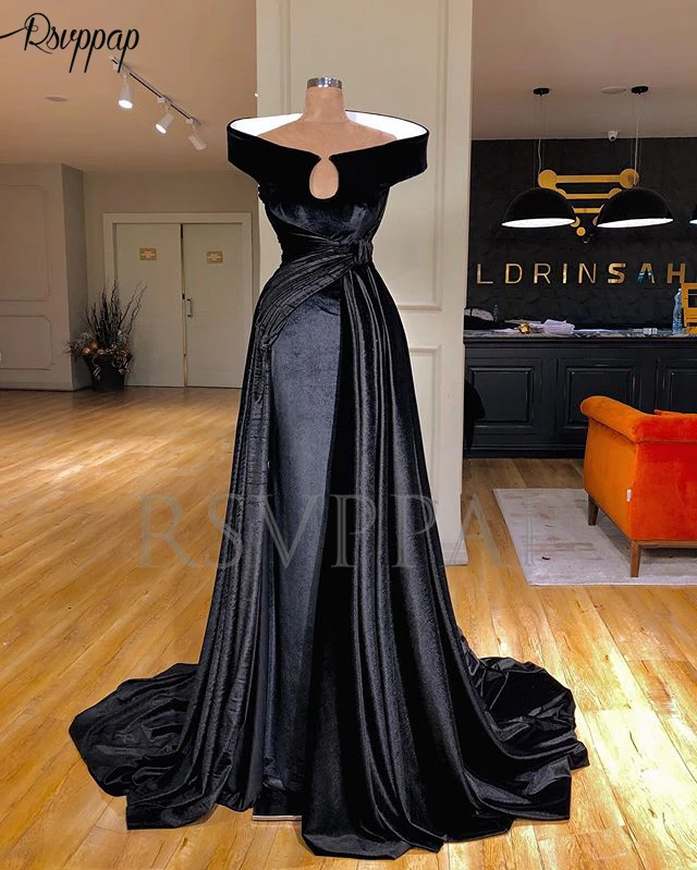 Long Elegant Women Evening Dresses 2019 Boat Neck Cap Sleeve Formal Black Velvet Evening Gowns
Long Elegant Women Evening Dresses 2019 Boat Neck Cap Sleeve Formal Black Velvet Evening Gowns