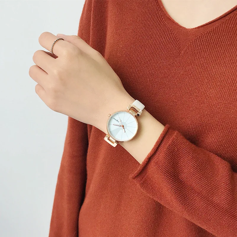 Modern fashion white women leather watches minimalist stylish luxury female dress watch casual leather wristwatches for ladies
Modern fashion white women leather watches minimalist stylish luxury female dress watch casual leather wristwatches for ladies