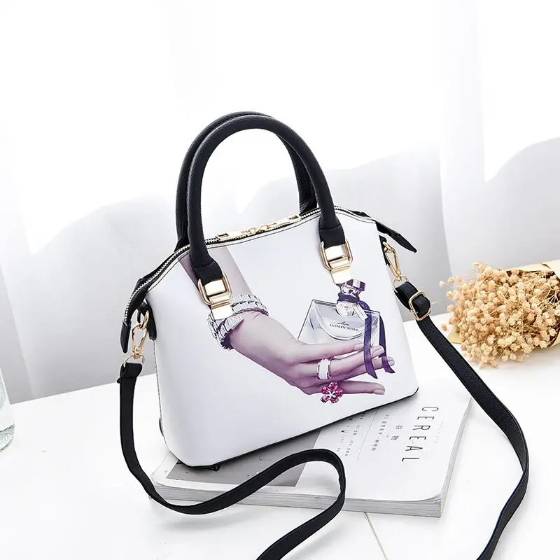 Women Leather Handbags Medium Shoulder Bags Top-Handle Luxury Women Messenger Bag Famous Brands Female Tote Women Cartoon nice
Women Leather Handbags Medium Shoulder Bags Top-Handle Luxury Women Messenger Bag Famous Brands Female Tote Women Cartoon nice