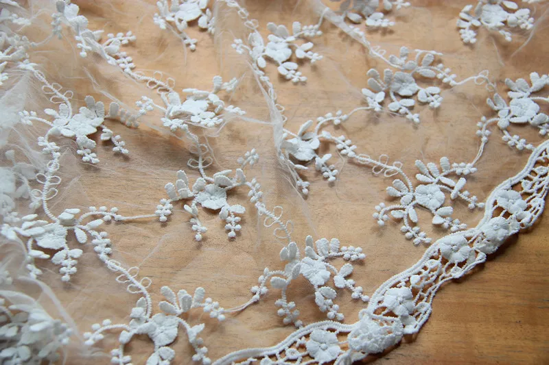 Bilateral embroidery flower, screens, high quality gauze white lace fabric 120cm scarves diy handmade clothes accessory
Bilateral embroidery flower, screens, high quality gauze white lace fabric 120cm scarves diy handmade clothes accessory