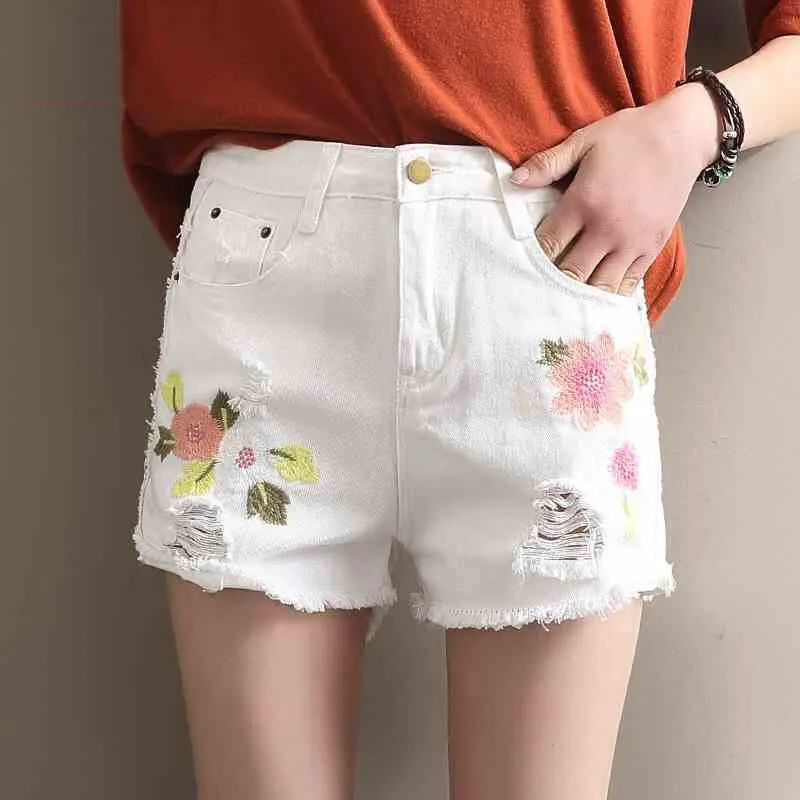 2019 Summer women's embroidered shorts white casual hole loose high waist denim shorts cotton female thin shorts fashion
2019 Summer women's embroidered shorts white casual hole loose high waist denim shorts cotton female thin shorts fashion