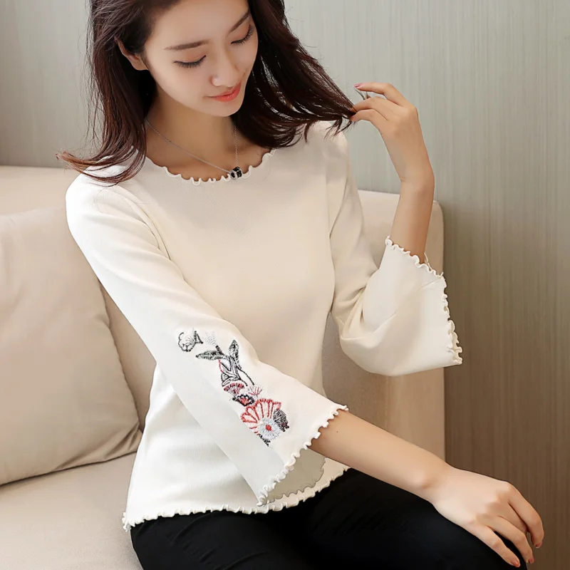 2019 New Autumn Knitted Sweater Flare Sleeve Embroidery Short Pullover Women Tops O-Neck Loose Jumper Casual Knitwear Pull Femme
2019 New Autumn Knitted Sweater Flare Sleeve Embroidery Short Pullover Women Tops O-Neck Loose Jumper Casual Knitwear Pull Femme