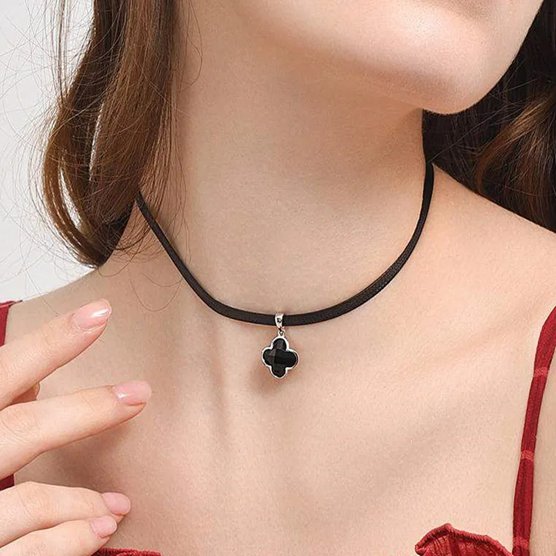 Wholesale New Styles Bijoux Love Vintage Triangle Geometry Tattoo Waterdrop Clavicle Choker Necklaces For Women Chain Jewelry
Wholesale New Styles Bijoux Love Vintage Triangle Geometry Tattoo Waterdrop Clavicle Choker Necklaces For Women Chain Jewelry