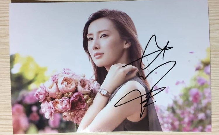 signed Kitagawa keiko autographed original photo 6 inches free shipping J-POP A
signed Kitagawa keiko autographed original photo 6 inches free shipping J-POP A