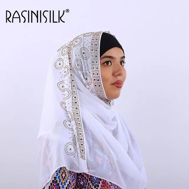 Pearl Chiffon Muslim Hijabs Ladies Glitter Shawls Luxury Diamonds Exquisite Floral Pattern Arab Scarf Turban Headscarf Wrap
Pearl Chiffon Muslim Hijabs Ladies Glitter Shawls Luxury Diamonds Exquisite Floral Pattern Arab Scarf Turban Headscarf Wrap