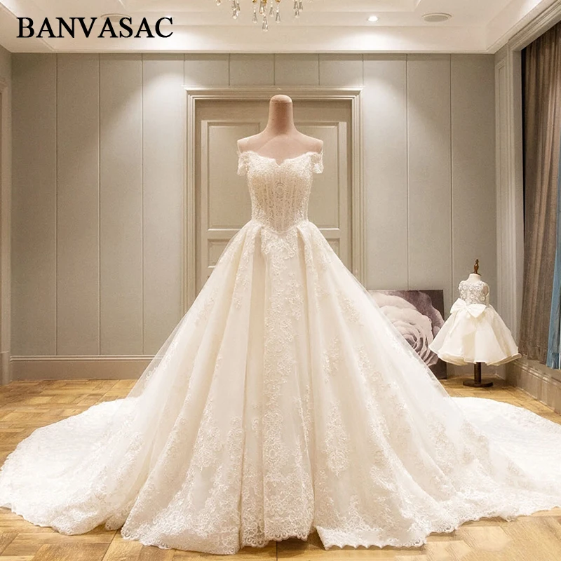 BANVASAC 2018 Real Photos Ball Gown Bridal Dresses Boat Neck Lace Appliques Embroidery Beadings Chapel Train Wedding Dresses
BANVASAC 2018 Real Photos Ball Gown Bridal Dresses Boat Neck Lace Appliques Embroidery Beadings Chapel Train Wedding Dresses