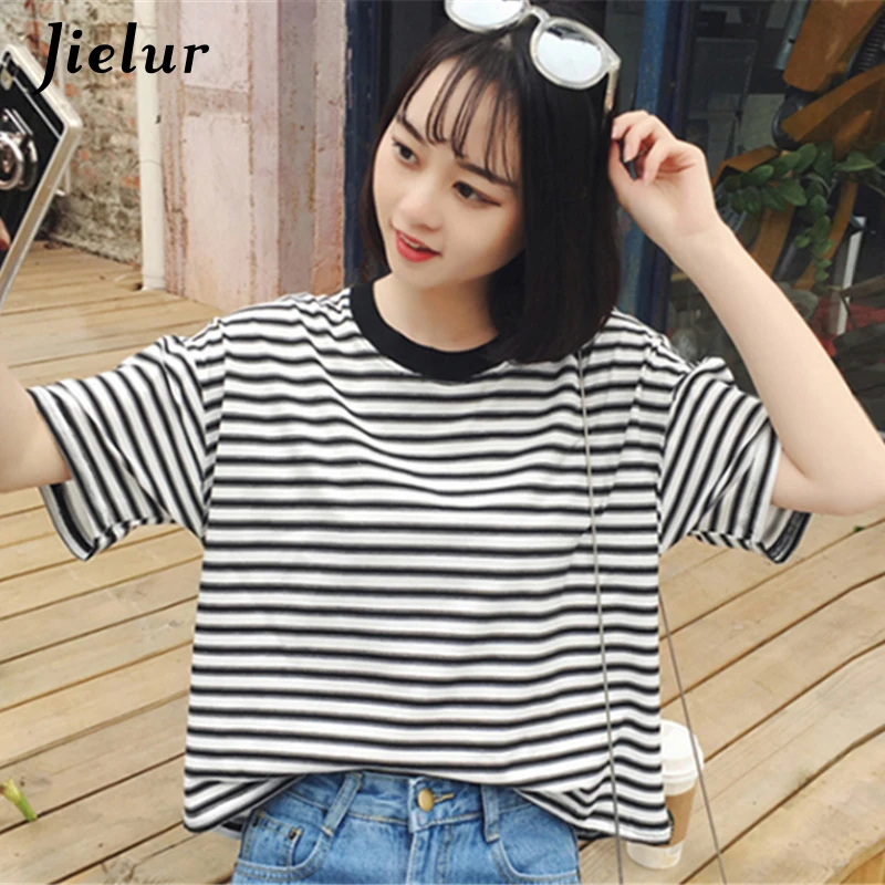 Korean New Casual Simple Striped T-shirt Female Short-sleeved Leisure Students Top Summer Loose O-neck T shirts for Women S-XL
Korean New Casual Simple Striped T-shirt Female Short-sleeved Leisure Students Top Summer Loose O-neck T shirts for Women S-XL