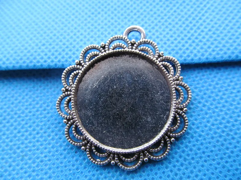 100pcs Antique Silver tone/Antique bronze Base Setting Bezel Tray Pendant Charm/Finding,Lace Border,fit 25mm Round Cabochon/Came
100pcs Antique Silver tone/Antique bronze Base Setting Bezel Tray Pendant Charm/Finding,Lace Border,fit 25mm Round Cabochon/Came