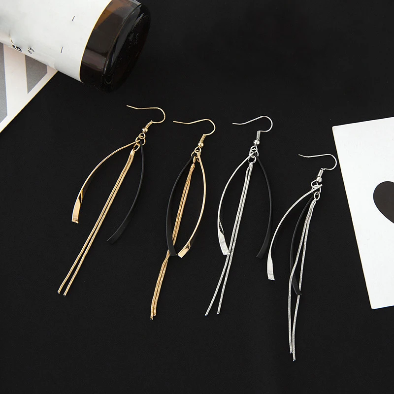 Modern Women's Earrings 2018 Personalized Metal Strip Earrings Long Tassel Earrings For Fashion Jewelry Women Accessories 2018
Modern Women's Earrings 2018 Personalized Metal Strip Earrings Long Tassel Earrings For Fashion Jewelry Women Accessories 2018