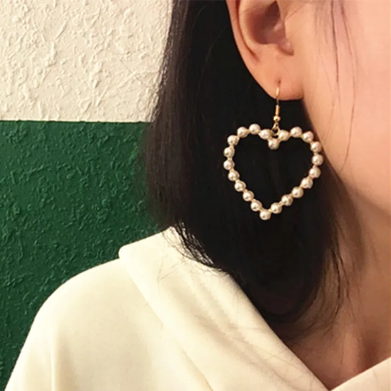 Harajuku Vintage Geometry Love Heart Earrings Sweet Lovely Simulation Pearl Hollow Peach Heart Earrings Woman Gift Jewelry
Harajuku Vintage Geometry Love Heart Earrings Sweet Lovely Simulation Pearl Hollow Peach Heart Earrings Woman Gift Jewelry