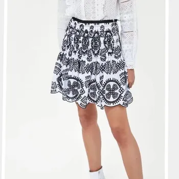 Luxury Runway Skirts Women Vintage Hollow Out Embroidery Skirt High Waist Fashion European Designer Summer Mini Skirts Female
Luxury Runway Skirts Women Vintage Hollow Out Embroidery Skirt High Waist Fashion European Designer Summer Mini Skirts Female