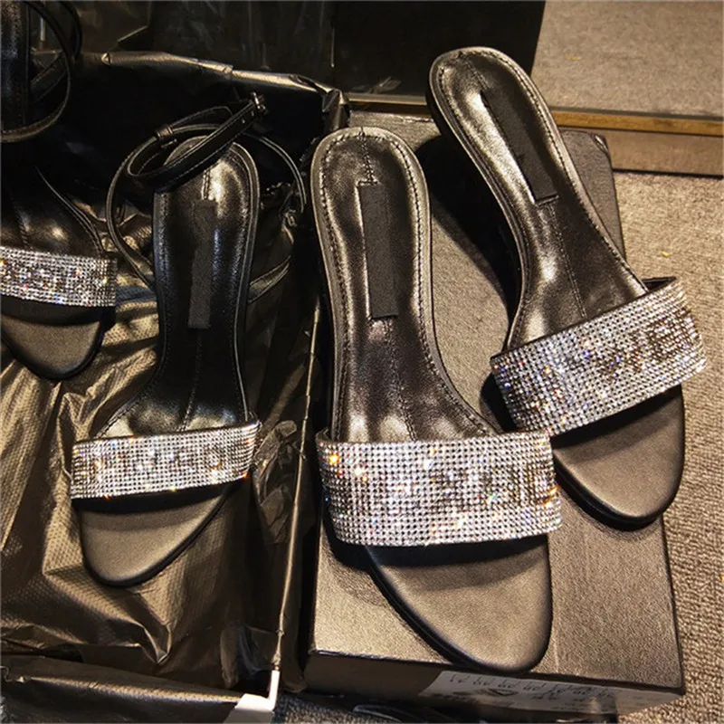 19SS Bling Rhinestones Sexy Open Toe Summer Slippers Outside Slip On Soft Low-heel Slides Beach Shoes Fashion Casual Woman Shoes 
19SS Bling Rhinestones Sexy Open Toe Summer Slippers Outside Slip On Soft Low-heel Slides Beach Shoes Fashion Casual Woman Shoes