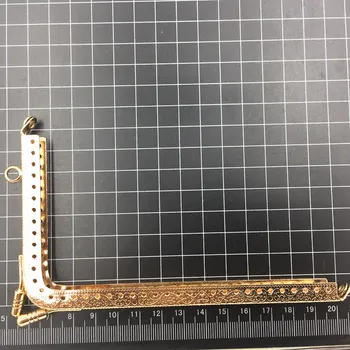 1Pc Kiss Clasps Locks Purse Bag Handbag Handle Metal L Shape Frame Golden Gold Plated 145x92mm
1Pc Kiss Clasps Locks Purse Bag Handbag Handle Metal L Shape Frame Golden Gold Plated 145x92mm