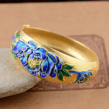 wholesale silver inlaid bracelet S925 Shaolan female jewelry opening process
wholesale silver inlaid bracelet S925 Shaolan female jewelry opening process