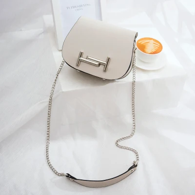 female 2017 new female new Korean hot fashion small square bag simple wide shoulder strap lock buckle shoulder bag Messenger
female 2017 new female new Korean hot fashion small square bag simple wide shoulder strap lock buckle shoulder bag Messenger