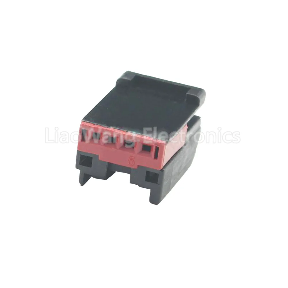 4 pin is equipped with a waterproof jacket hole connectors car connector terminals DJ7045C-1.2-21/6-1419169-8 4p
4 pin is equipped with a waterproof jacket hole connectors car connector terminals DJ7045C-1.2-21/6-1419169-8 4p