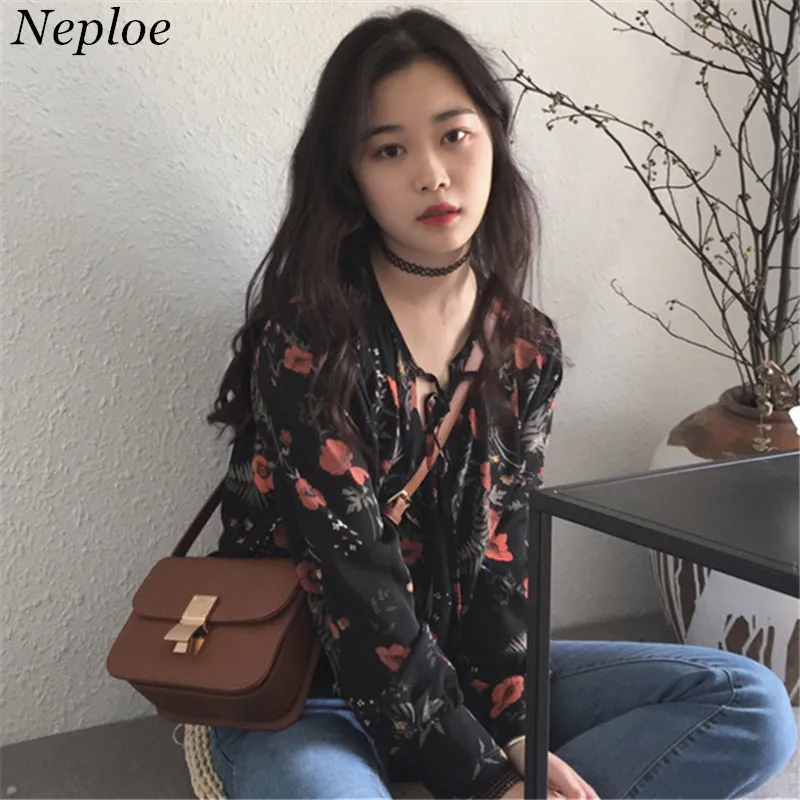 Neploe Vintage Women Blusas 2019 Spring New Arrival Floral Print Feminina Blouse Long Sleeve V-Neck Puff Sleeve Shirts 67343
Neploe Vintage Women Blusas 2019 Spring New Arrival Floral Print Feminina Blouse Long Sleeve V-Neck Puff Sleeve Shirts 67343