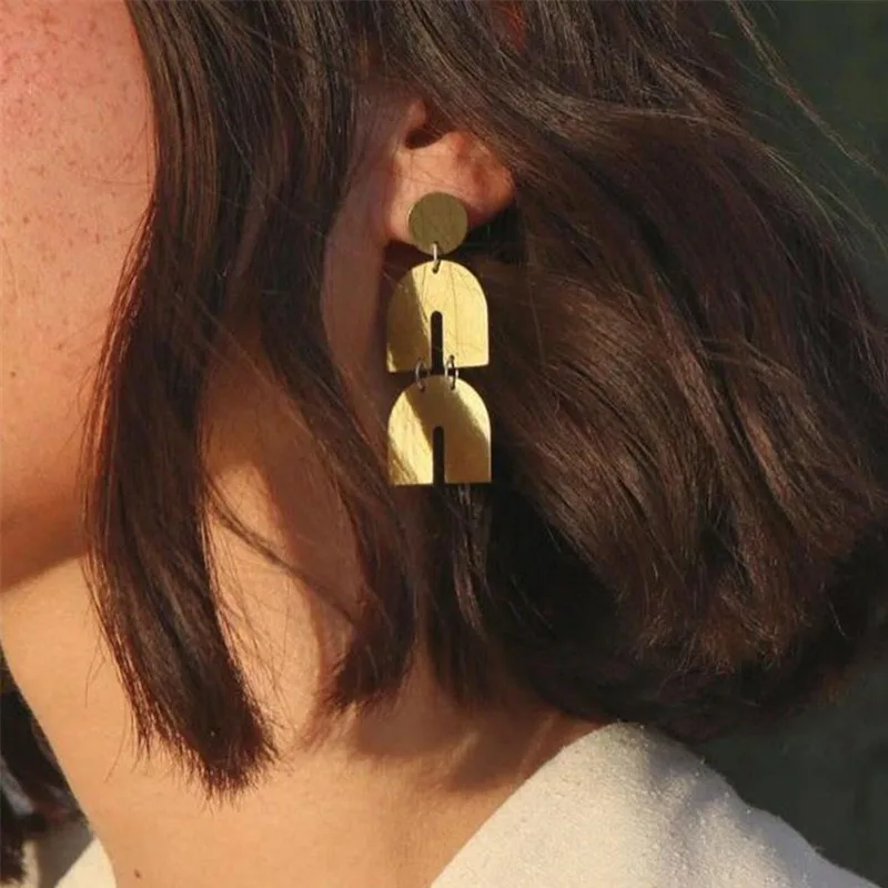 GIVVLLRY Vintage Metal Tassel Drop Earrings for Women Creative Gold Color Geometric U Shaped Statement Earrings Fashion Jewelry
GIVVLLRY Vintage Metal Tassel Drop Earrings for Women Creative Gold Color Geometric U Shaped Statement Earrings Fashion Jewelry