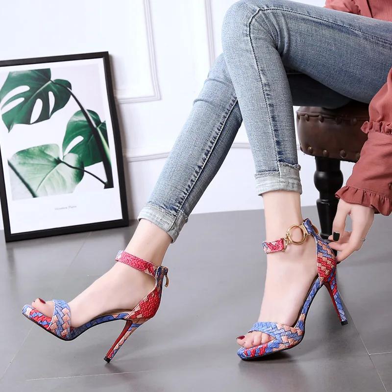 LEOPARD LAND 2019 New Word Buckle Sandals Matching Stiletto Shoes Waterproof Platform High Heels DF-mst5130-9
LEOPARD LAND 2019 New Word Buckle Sandals Matching Stiletto Shoes Waterproof Platform High Heels DF-mst5130-9