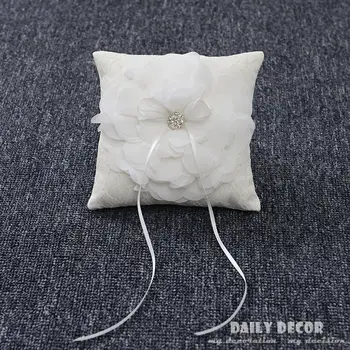 100% Hi-Q 15*15cm lace flower Decor Bridal Wedding Ceramony Pocket Ring Pillow Cushion wedding bridal supplies accessories
100% Hi-Q 15*15cm lace flower Decor Bridal Wedding Ceramony Pocket Ring Pillow Cushion wedding bridal supplies accessories