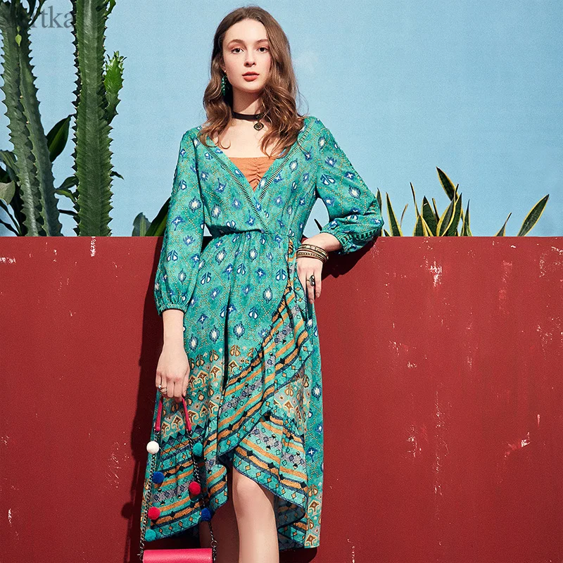 ARTKA 2019 Spring Summer Featured Women Dress Elegant Bohemia Fashion Dress Parrot Green V Neck Design Vintage Dresses LA10891X
ARTKA 2019 Spring Summer Featured Women Dress Elegant Bohemia Fashion Dress Parrot Green V Neck Design Vintage Dresses LA10891X