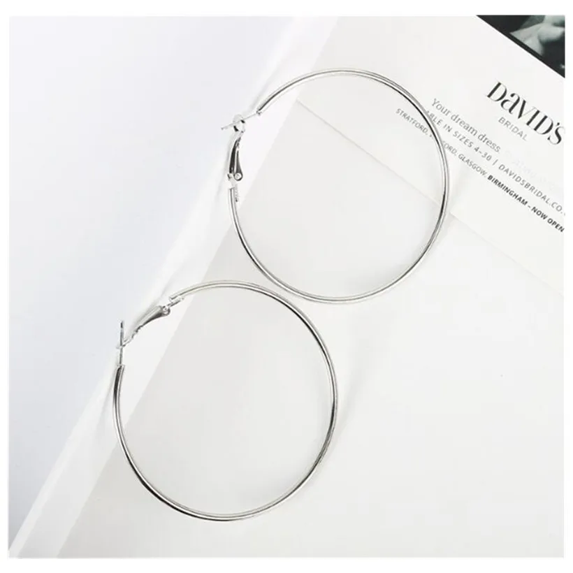 Round Big Hoop Earring Goldplated Silver Punk Casual Geometric Alloy Circle Earring Fashion Women Jewelry Accessories Wholesale
Round Big Hoop Earring Goldplated Silver Punk Casual Geometric Alloy Circle Earring Fashion Women Jewelry Accessories Wholesale