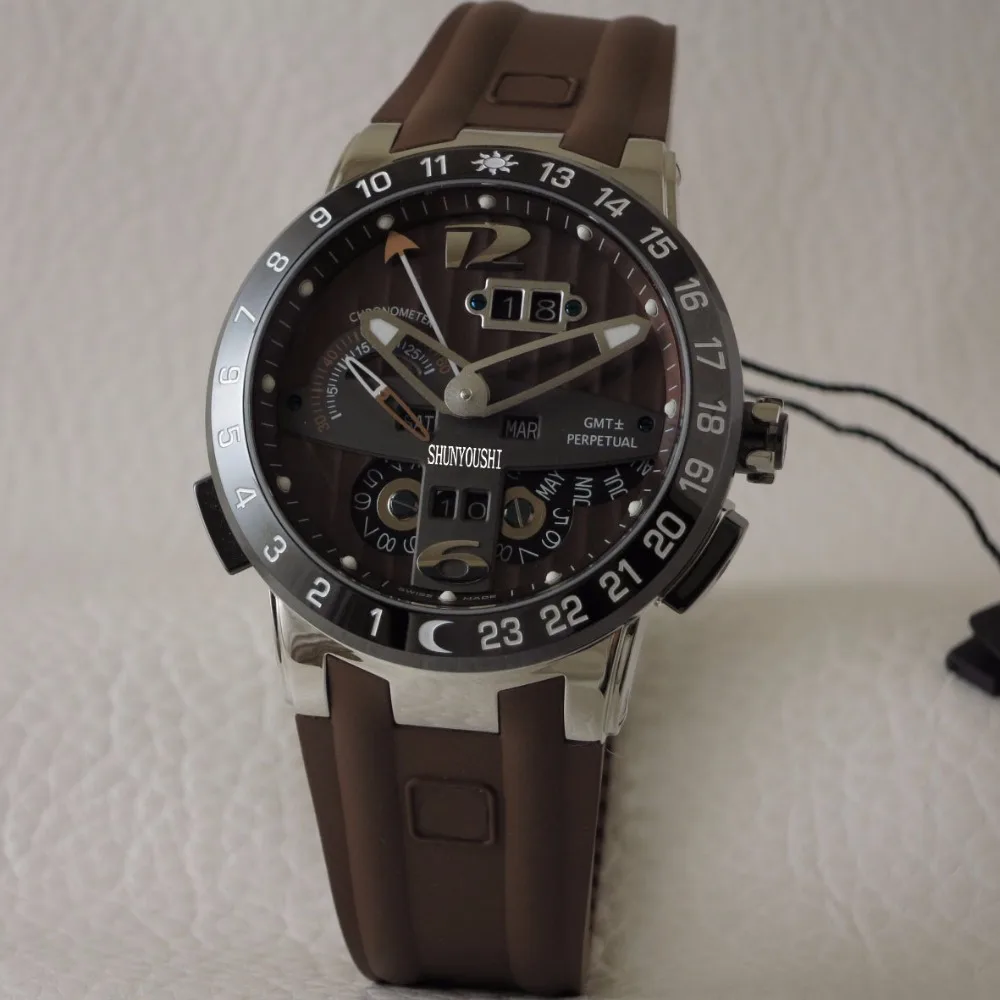 WG04113 Mens Watches Top Brand Runway Luxury European Design Automatic Mechanical Watch
WG04113 Mens Watches Top Brand Runway Luxury European Design Automatic Mechanical Watch