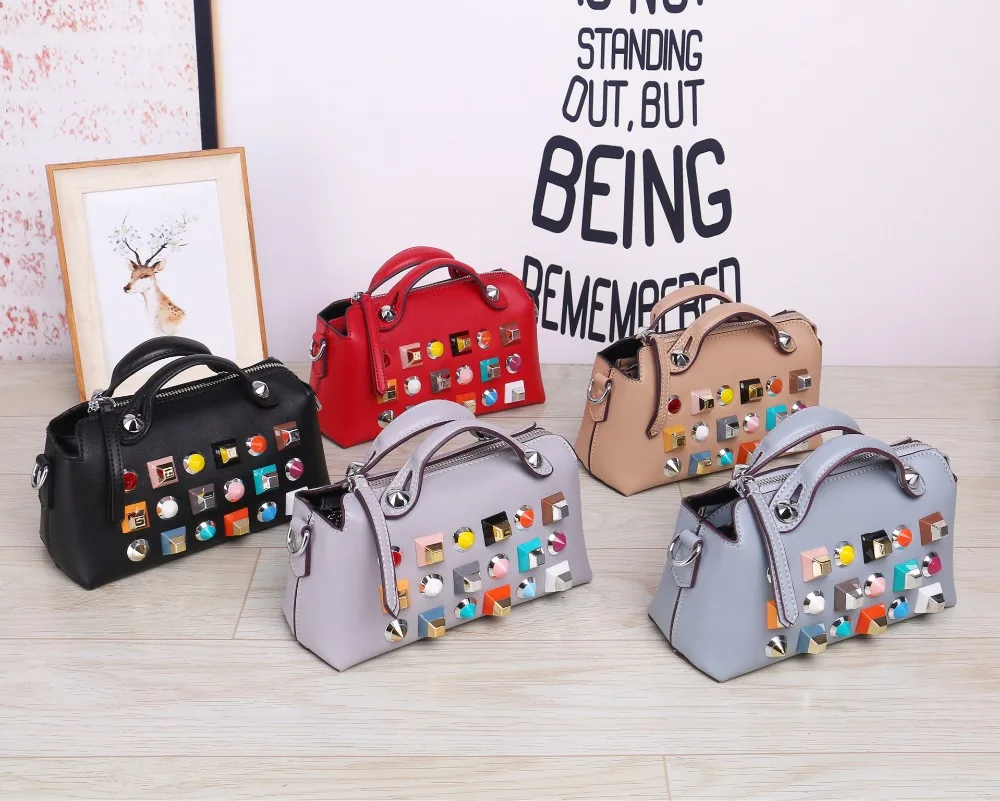 2019 spring new Women Brand Shoulder Bag Genuine leather Fashion Colorful Rivet Black Crossbody Messenger Bags Color handbags
2019 spring new Women Brand Shoulder Bag Genuine leather Fashion Colorful Rivet Black Crossbody Messenger Bags Color handbags
