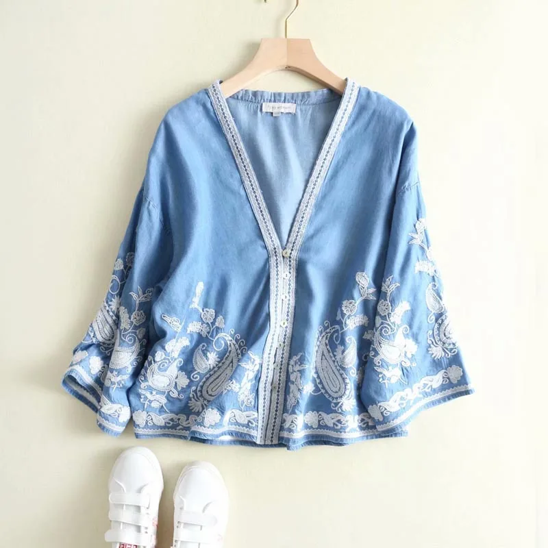 WT051 New Spring Design V Neck Elegant Floral Embroidery Soft Tencel Jeans Jacket Ladies Thin Shirts Outwear
WT051 New Spring Design V Neck Elegant Floral Embroidery Soft Tencel Jeans Jacket Ladies Thin Shirts Outwear