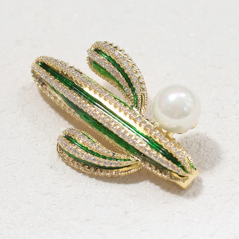 2019 new hot sell set stone green dripping oil cactus brooch simple versatile brooch for men and women
2019 new hot sell set stone green dripping oil cactus brooch simple versatile brooch for men and women