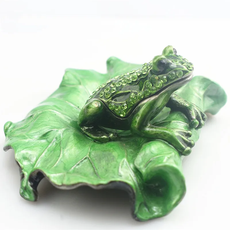 Modern Luxurious Metal Frog Statue Ornaments Home Decoration Accessories Metal Frog Statue Sculpture With Colorful Diamond
Modern Luxurious Metal Frog Statue Ornaments Home Decoration Accessories Metal Frog Statue Sculpture With Colorful Diamond